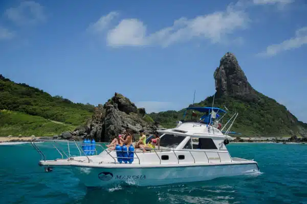 Passeios de lancha Costa Noronha